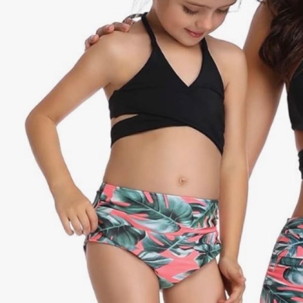 Girl’s Floral Bikini Size 9 (140)